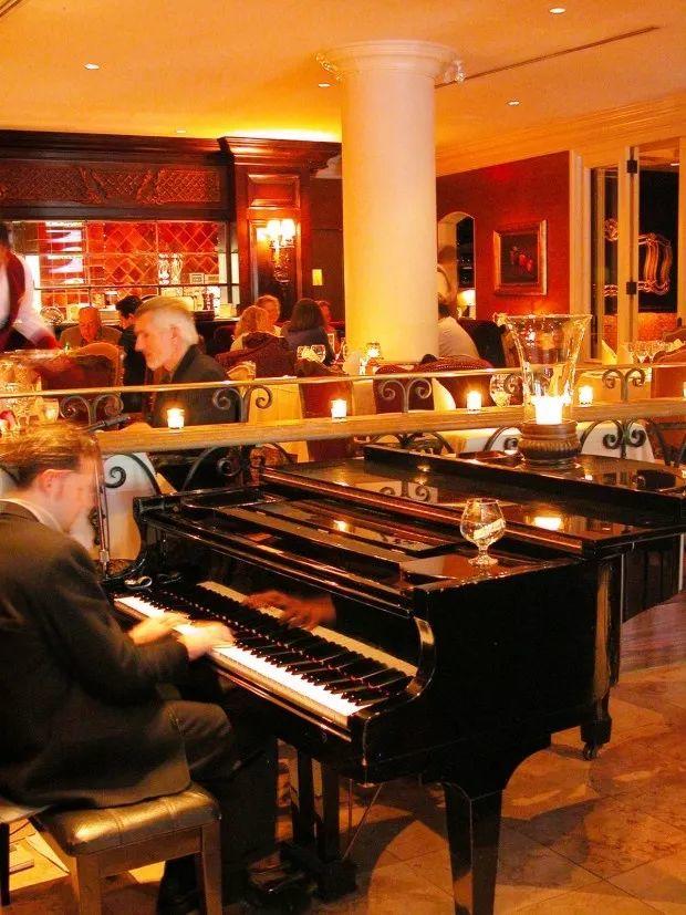 Bacchus-Piano-with-people-e1396551998598.jpg