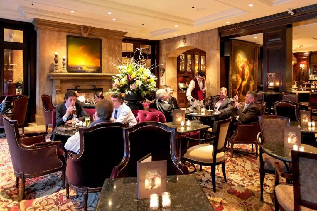 bacchus-lounge_lighter.jpg